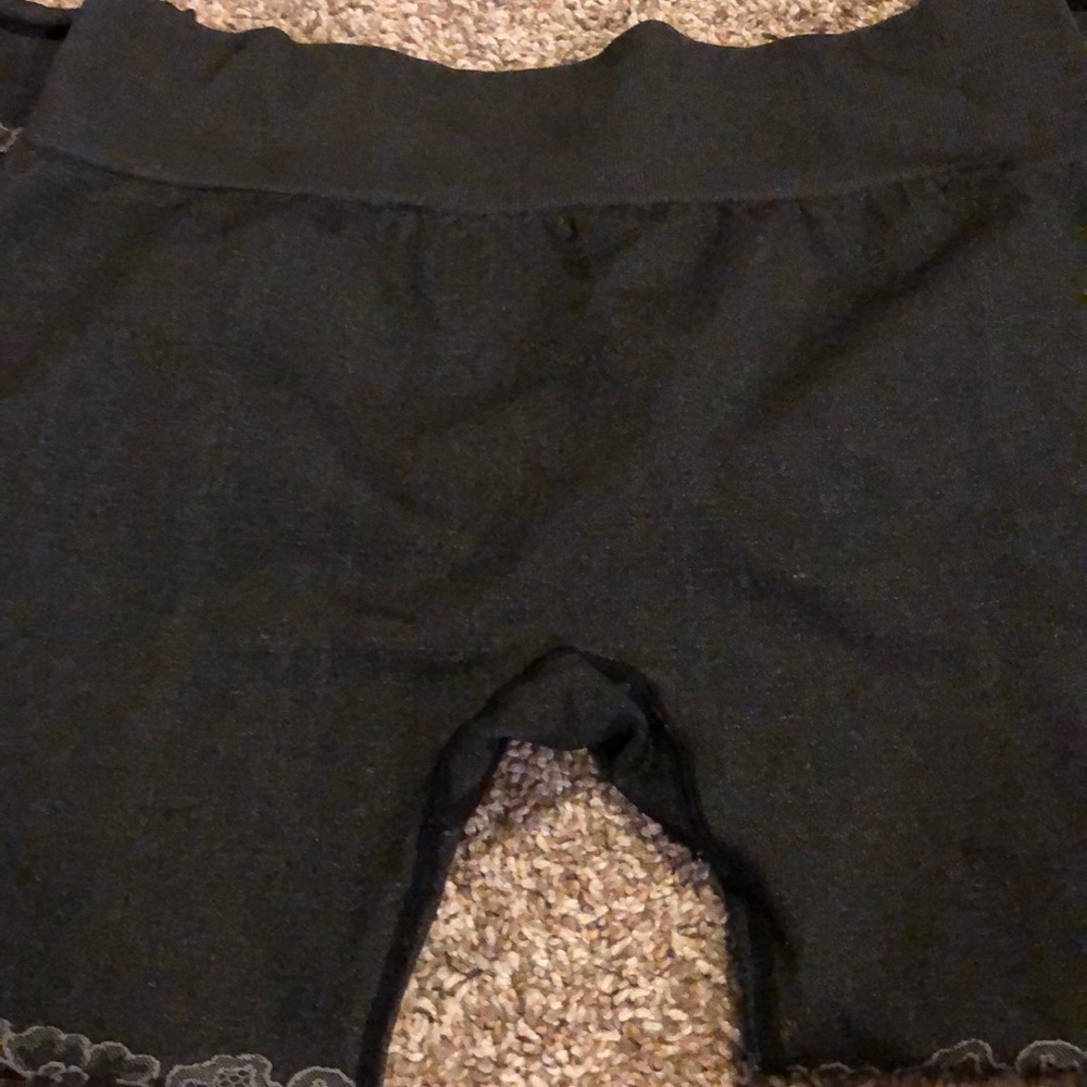 Fabletics Workout Capris. - image 2